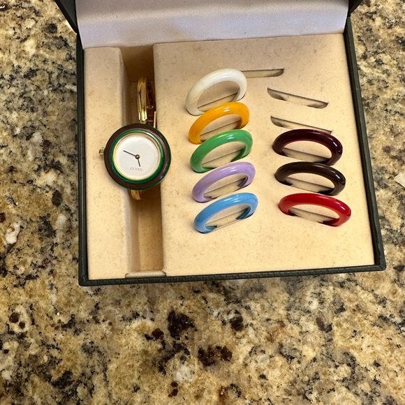 Gucci watch - Picture 2 of 5